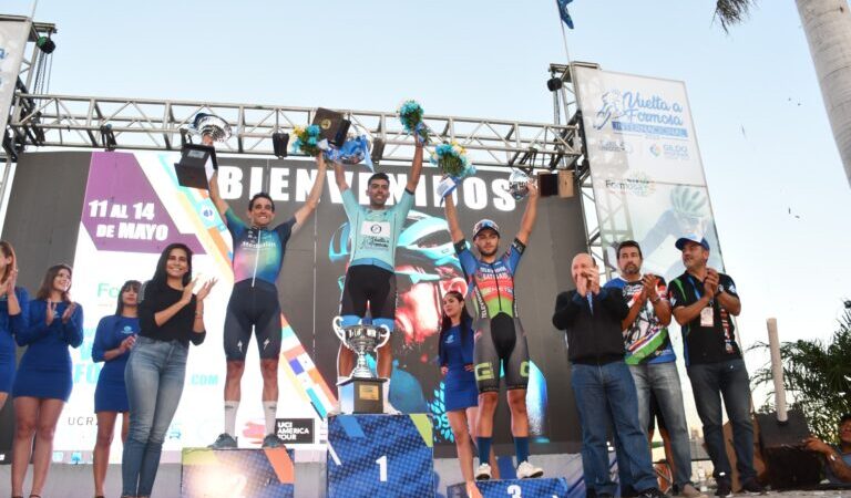 Insfrán acompañó la premiación de la Vuelta a Formosa donde Laureano Rosas se coronó campeón