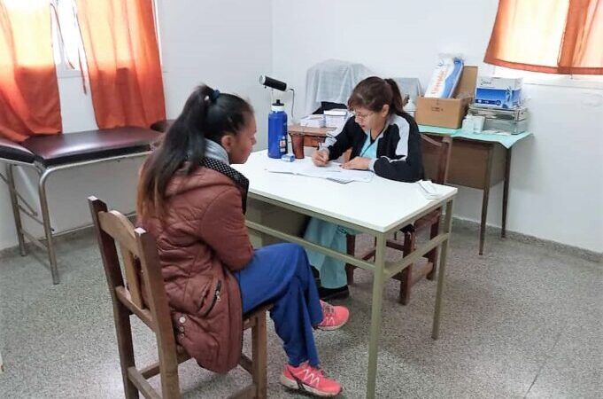Pozo del Tigre: Vecinos originarios reciben cada semana completas atenciones de salud en sus barrios
