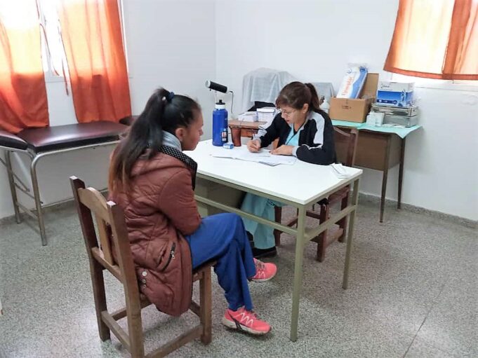 Pozo del Tigre: Vecinos originarios reciben cada semana completas atenciones de salud en sus barrios