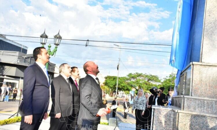 El gobernador Insfrán encabezó el acto por el 68º aniversario de la Provincialización de Formosa