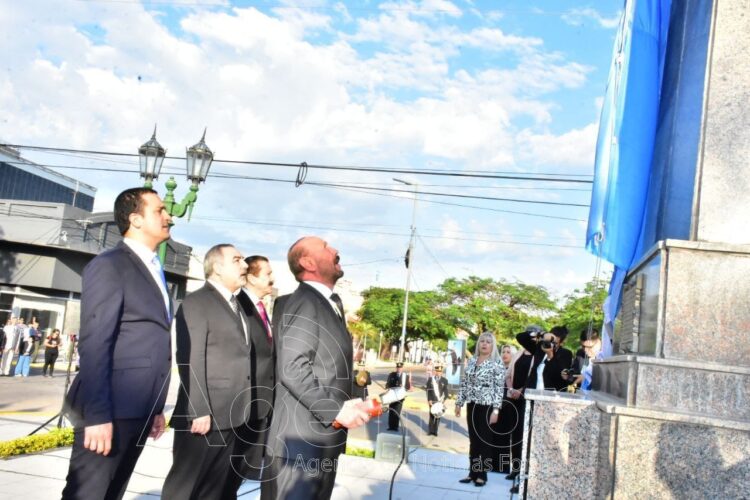 El gobernador Insfrán encabezó el acto por el 68º aniversario de la Provincialización de Formosa