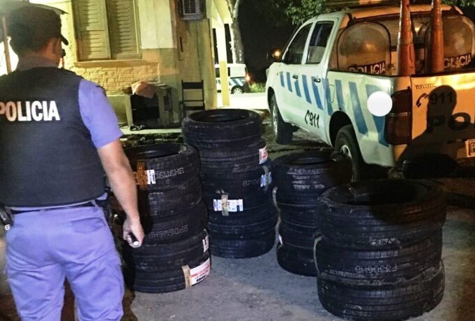 Contrabando: La Policía secuestró más de 20 cubiertas sin aval aduanero
