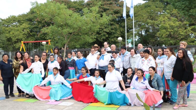 Comunidad se sumó a los festejos patrios