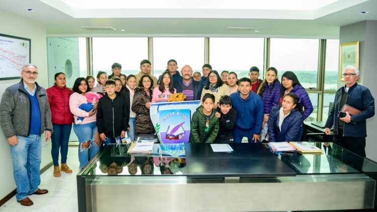 El gobernador Insfrán recibió la visita de estudiantes de Fortín Soledad