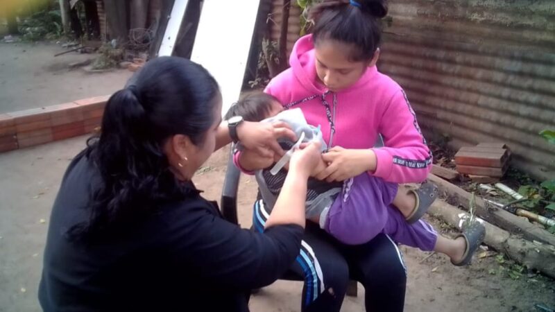 Vacunación domiciliaria para niñas y niños de Mojón de Fierro