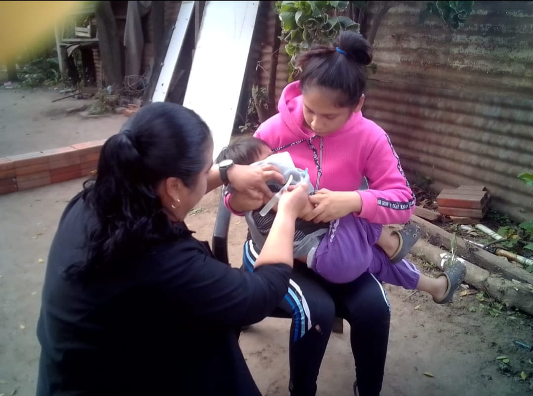 Vacunación domiciliaria para niñas y niños de Mojón de Fierro