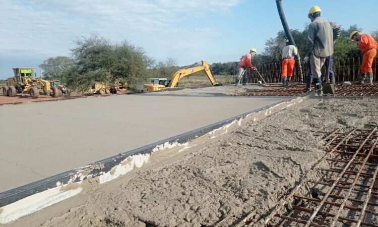 Se encuentra en un 70% la construcción del puente sobre el arroyo El Saladillo