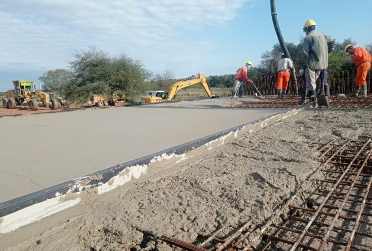 Se encuentra en un 70% la construcción del puente sobre el arroyo El Saladillo