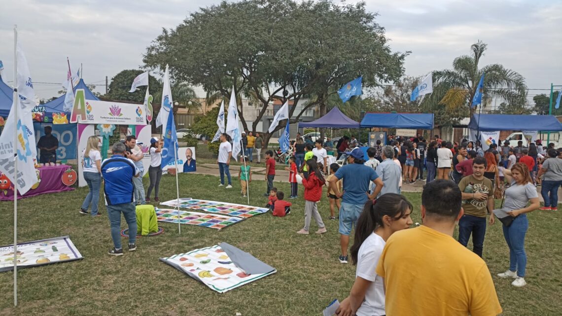 Militantes de Unión por la Patria acercaron servicios gratuitos a vecinos del barrio Virgen del Rosario