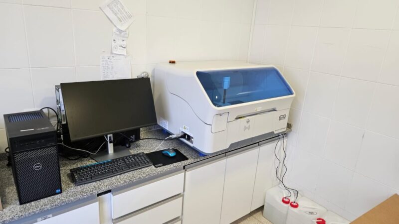 Entregaron nuevos equipos al laboratorio del Hospital Distrital de Laguna Blanca