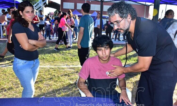 Vecinos y vecinas del barrio Liborsi y aledaños recibieron atenciones integrales gratuitas