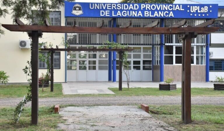 Más de 800 estudiantes asisten a la nueva Universidad Provincial de Laguna Blanca