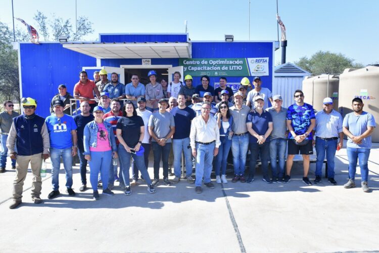 Solís participó de una charla informativa en la planta piloto de litio