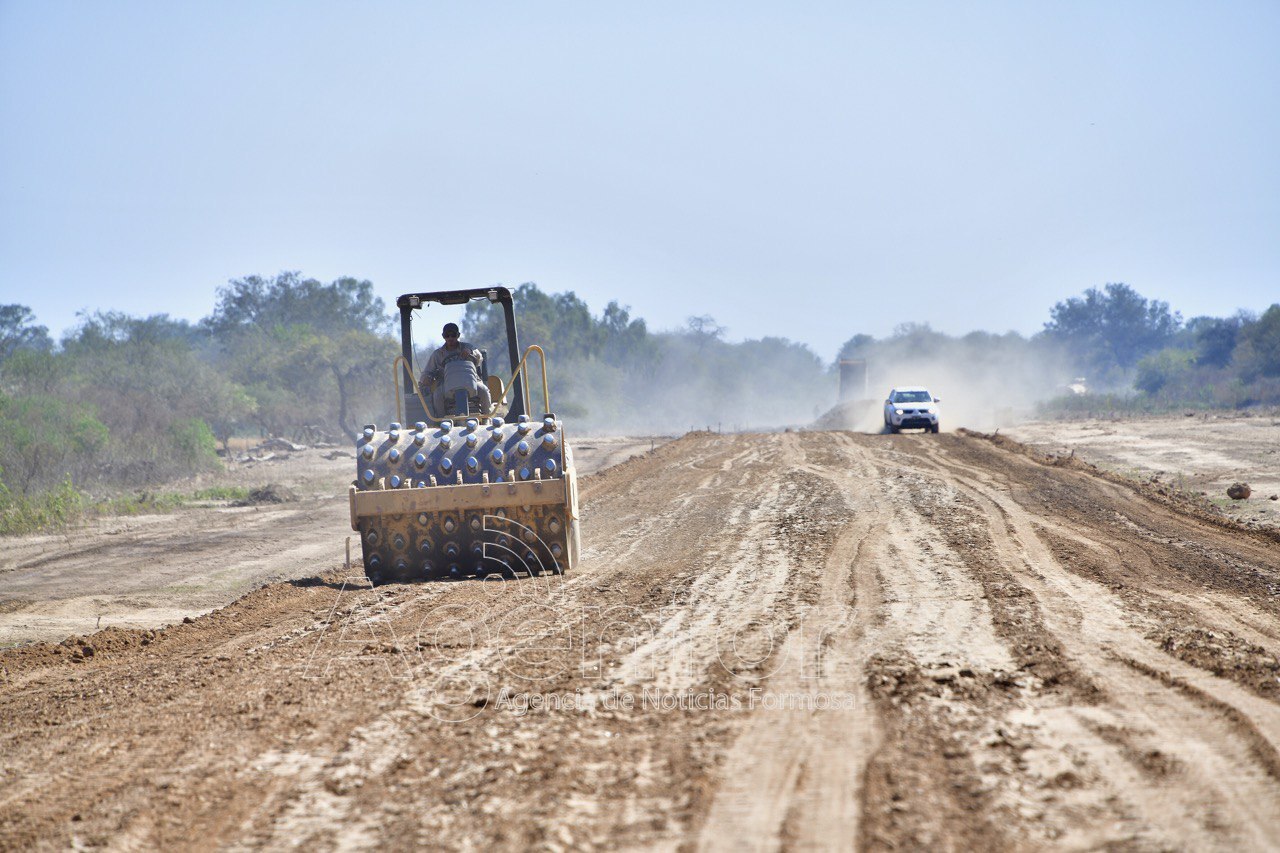El estabilizado granular en el camino vecinal 4000 en el oeste provincial está en la etapa final