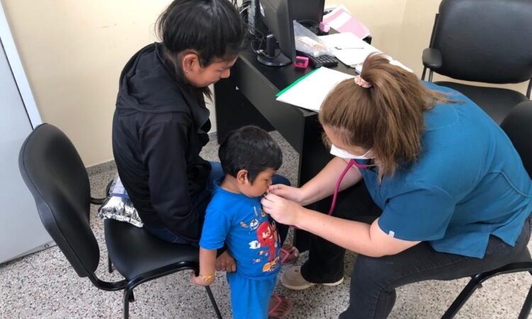 Continúa el refuerzo de atenciones pediátricas en colonias aborígenes del interior