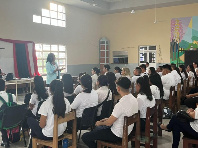 SeTIC: Más de 120 profesionales brindan apoyo y orientación en espacios escolares