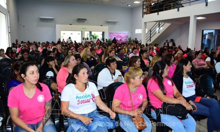 Con un éxito en convocatoria, se realizó un conversatorio sobre la detección temprana del cáncer de mamas