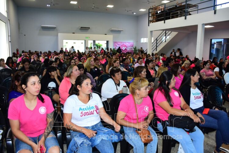 Con un éxito en convocatoria, se realizó un conversatorio sobre la detección temprana del cáncer de mamas