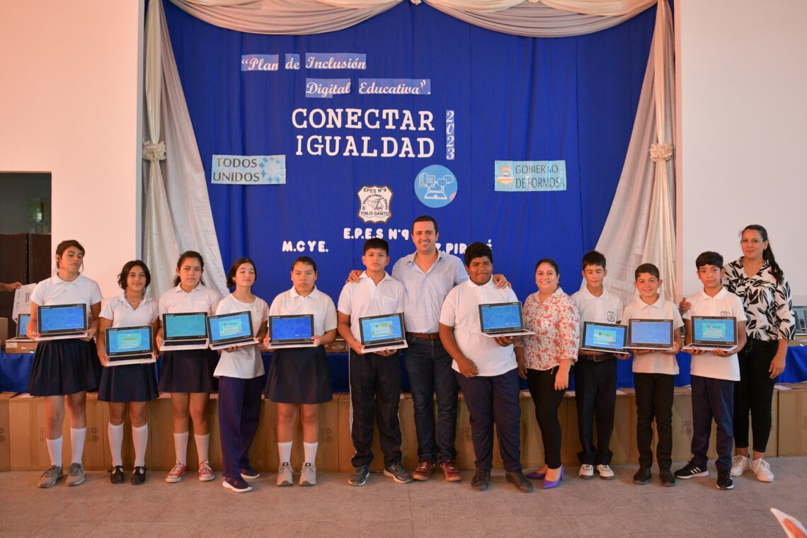 El vicegobernador Solís participó de nuevas entregas de netbooks en el interior provincial