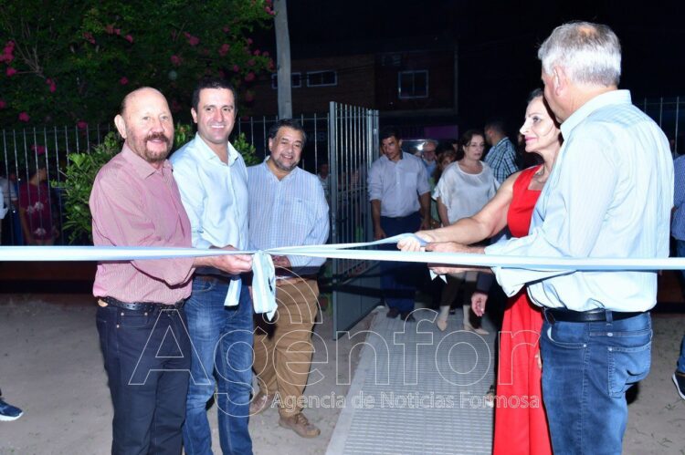 El Gobernador habilitó obras de refacción y ampliación del Registro Civil de Villa Dos Trece