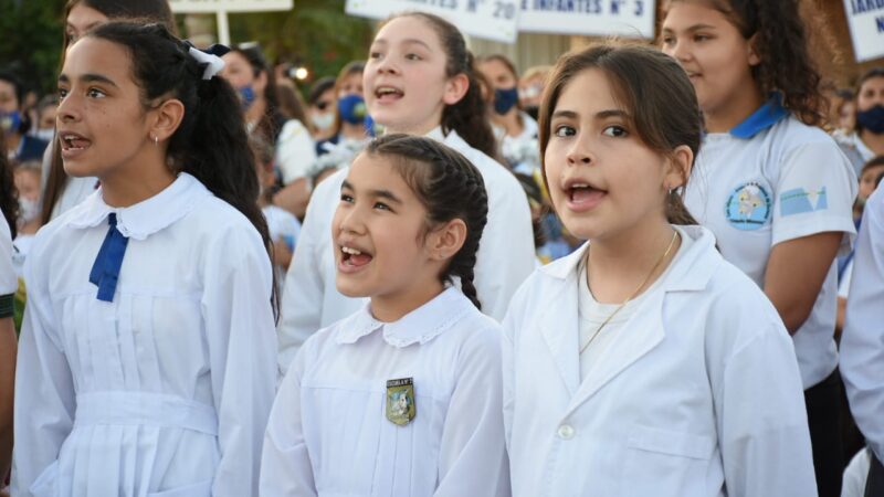 Convocando a todas las localidades de la provincia, inició “Las Escuelas Cantan a la Navidad”
