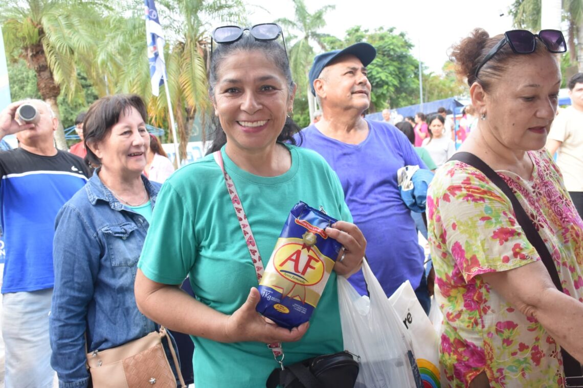 Soberanía Alimentaria Formoseña visitó Laguna Blanca, comercializando a precios acordados más de 2900 kilos de alimentos