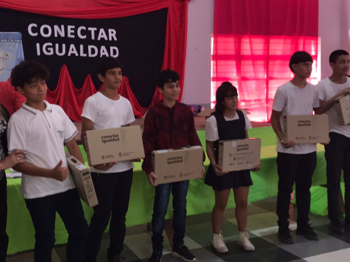 Conectar Igualdad: 187 equipos tecnológicos se entregaron en la EPES N° 61
