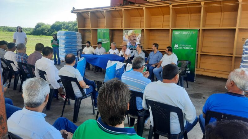 Villa Dos Trece: En jornada sobre el algodón, productores recibieron semillas certificadas y asistencia técnica