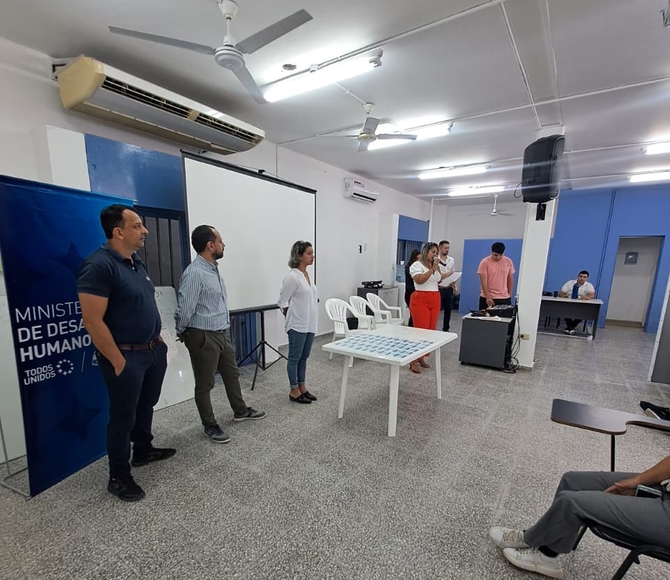 El Ministerio de Desarrollo Humano entregó carnet nacional en Manipulación Segura de Alimentos a emprendedores de la AEF