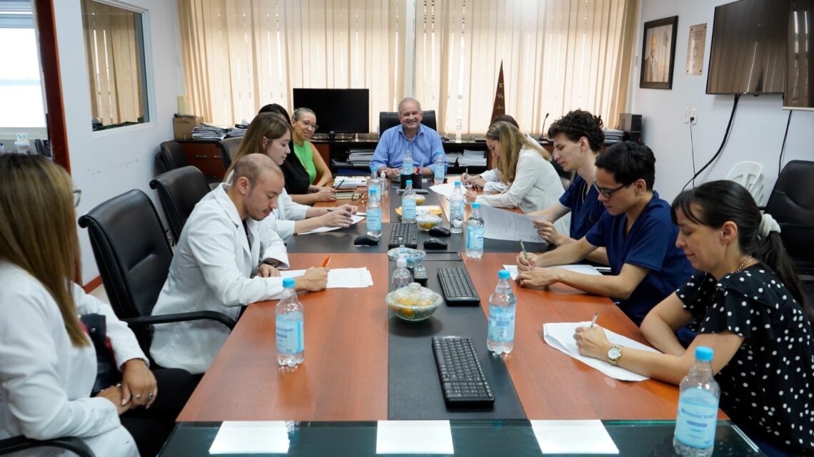 El ministro Gómez informó que se incorporaron 11 nuevos médicos al sistema público de salud