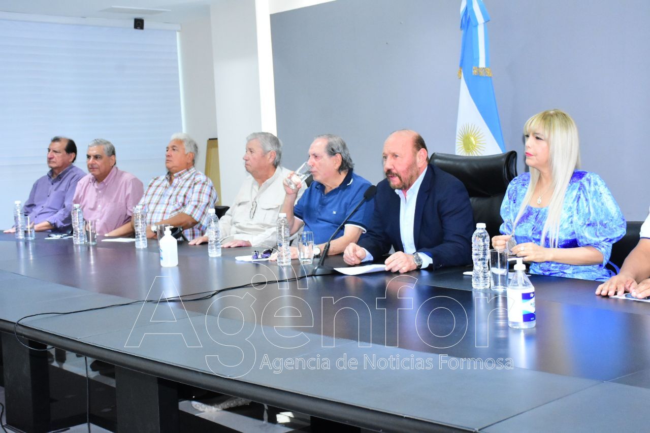 Insfrán: “A este gobernador no se lo asusta; sabe lo que tiene que hacer y lo que su pueblo quiere”