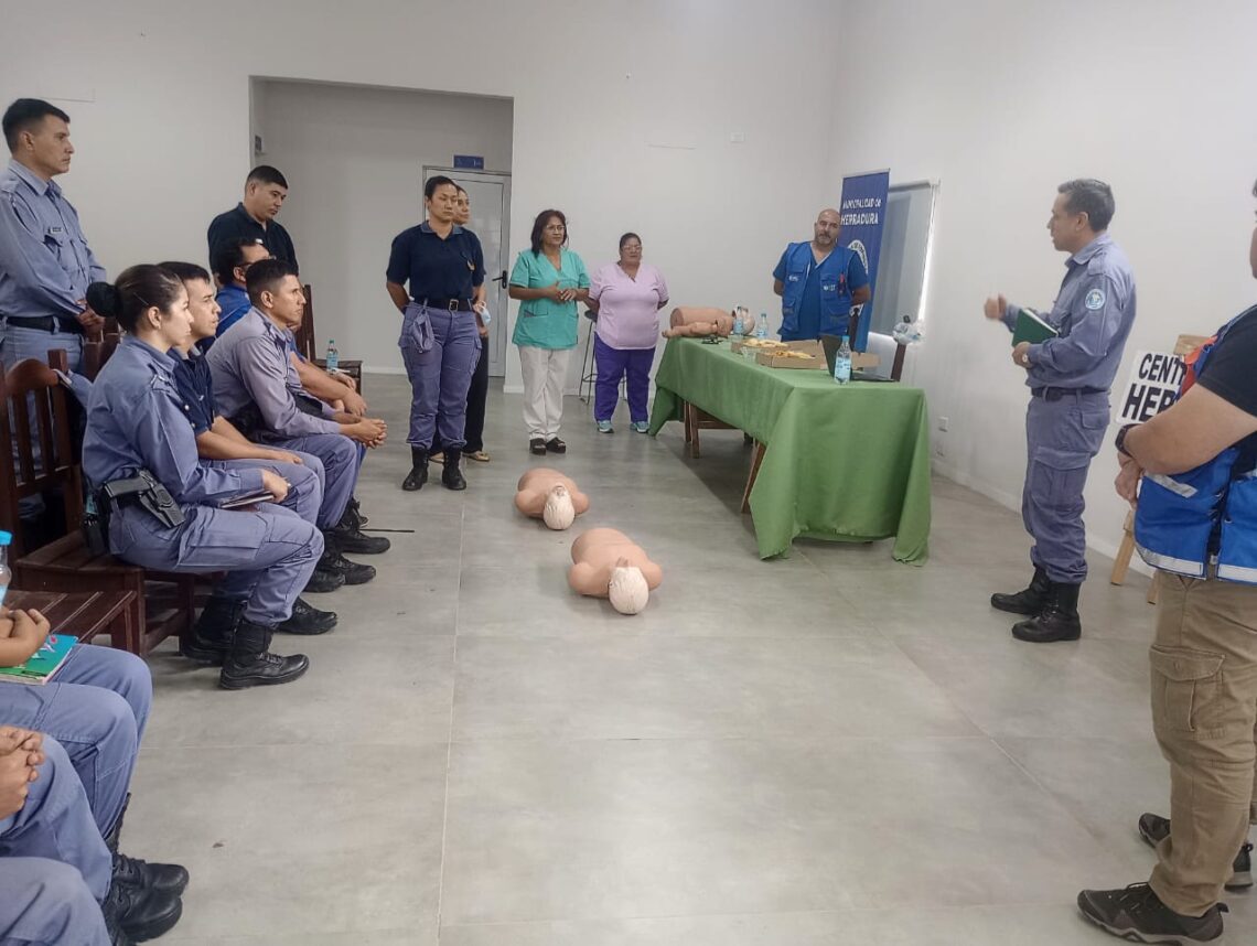 El SIPEC capacitó sobre RCP al personal policial de Herradura y Tatané
