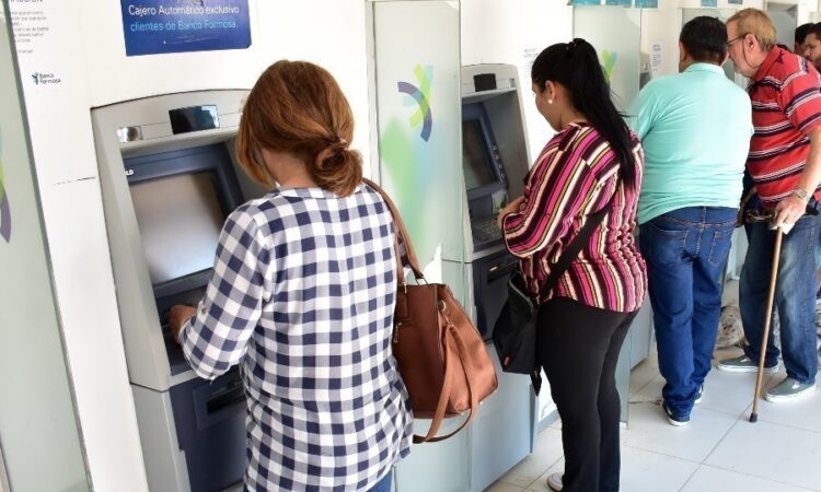 Insfrán anunció que la Provincia afrontará los recortes dispuestos por Nación con fondos propios