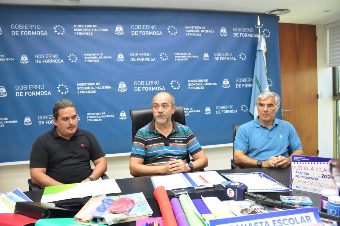El Gobierno provincial, junto a comerciantes del rubro librerías, formalizó el acuerdo de la Canasta Escolar “Vuelta a Clases 2024”
