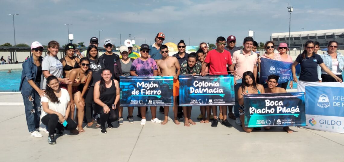 Jóvenes de Mojón de Fierro, Dalmacia y Boca Pilagá visitaron el Parque Acuático