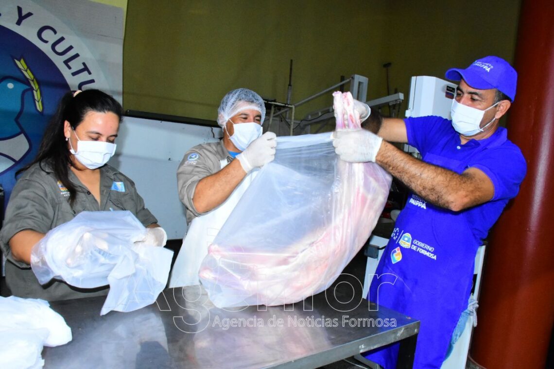 Marcado interés de vecinos en comprar chivito formoseño en el PAIPPA