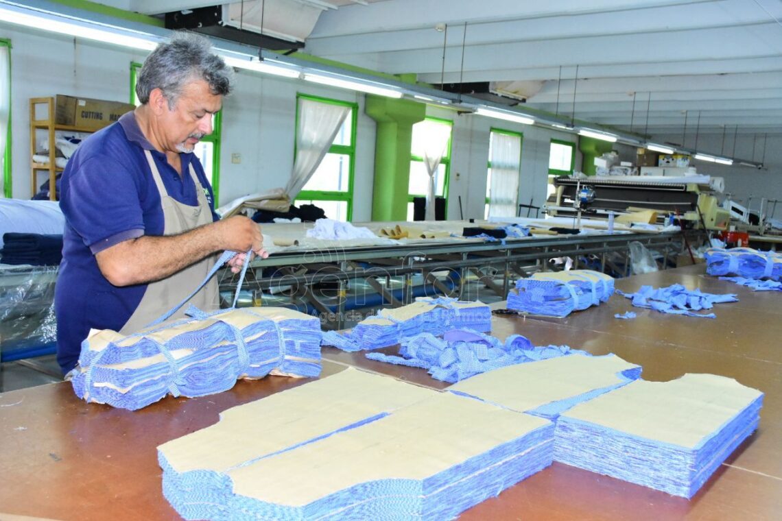 Fontex: Comenzaron trabajos para confeccionar 150 mil guardapolvos para el ciclo lectivo 2025