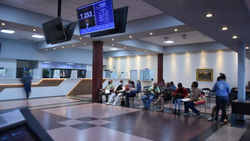Implementarán pantallas en los centros de salud para chequear disponibilidad de profesionales