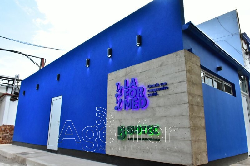 Insfrán celebró la producción de paracetamol e ibuprofeno en el Laboratorio Laformed