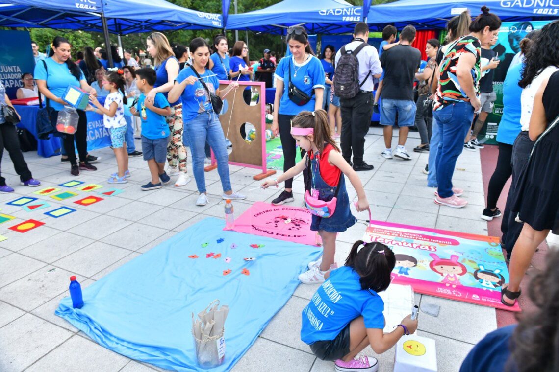 Realizaron la “Marea azul” para concientizar sobre el autismo