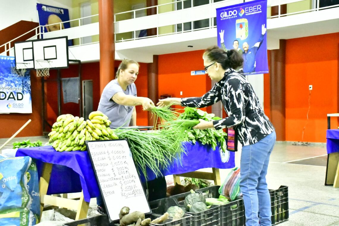 Vecinos concurrieron a las ferias del PAIPPA buscando buenos precios