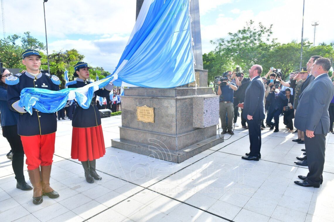 Con el izamiento de pabellones, comenzaron las actividades por el 145° aniversario de Formosa