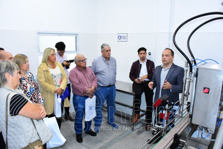 Legisladores del PJ visitaron la planta de Laformed, que avanza en la expansión de su producción