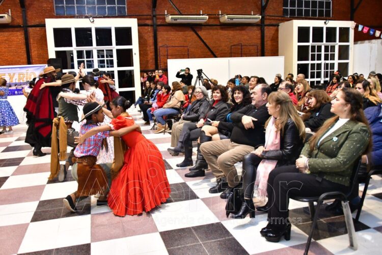 El ciclo cultural “Arte y Río” conmemoró la Revolución de Mayo