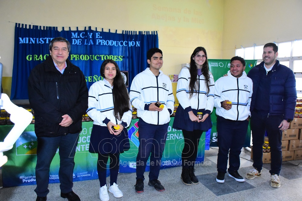 Como cierre de la semana de la miel, se realizaron talleres en diferentes escuelas de la ciudad