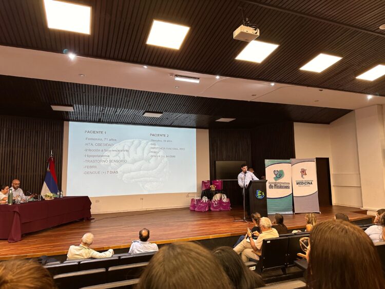 Profesionales del HAC participan de una jornada extra provincial de Medicina Interna