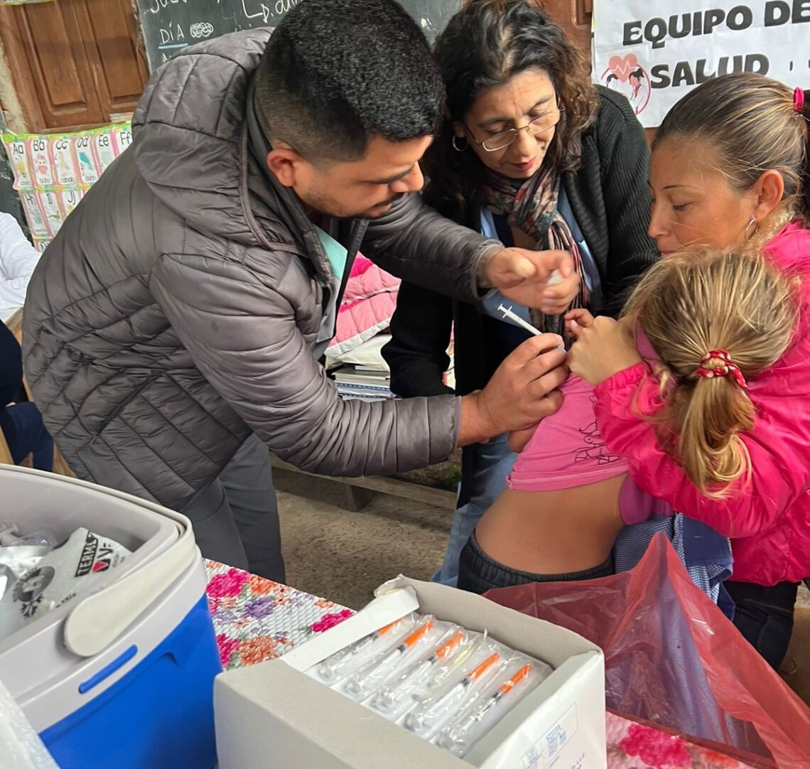 Escolares de Bartolomé de las Casas recibieron completos controles de salud