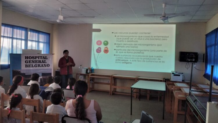 El Hospital de General Belgrano brindó una charla a escolares para explicar la importancia que tienen las vacunas para la salud