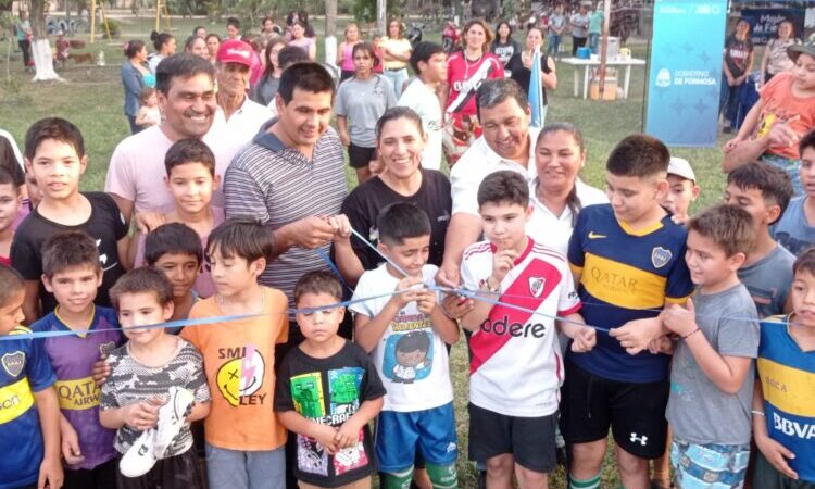 En Mojón de Fierro se inauguró una escuela de fútbol infantil