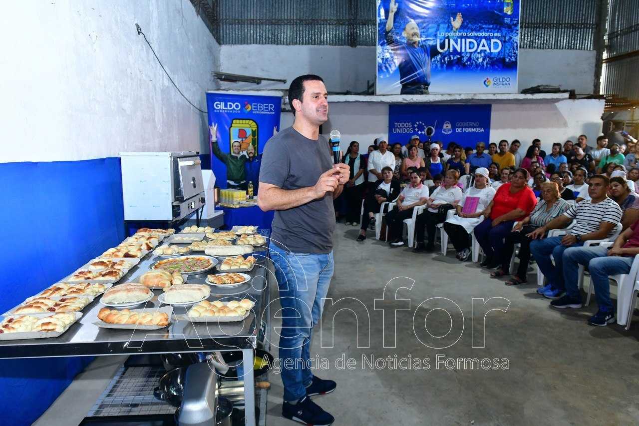 En el Simón Bolívar, Solís acompañó la apertura de una capacitación en panadería